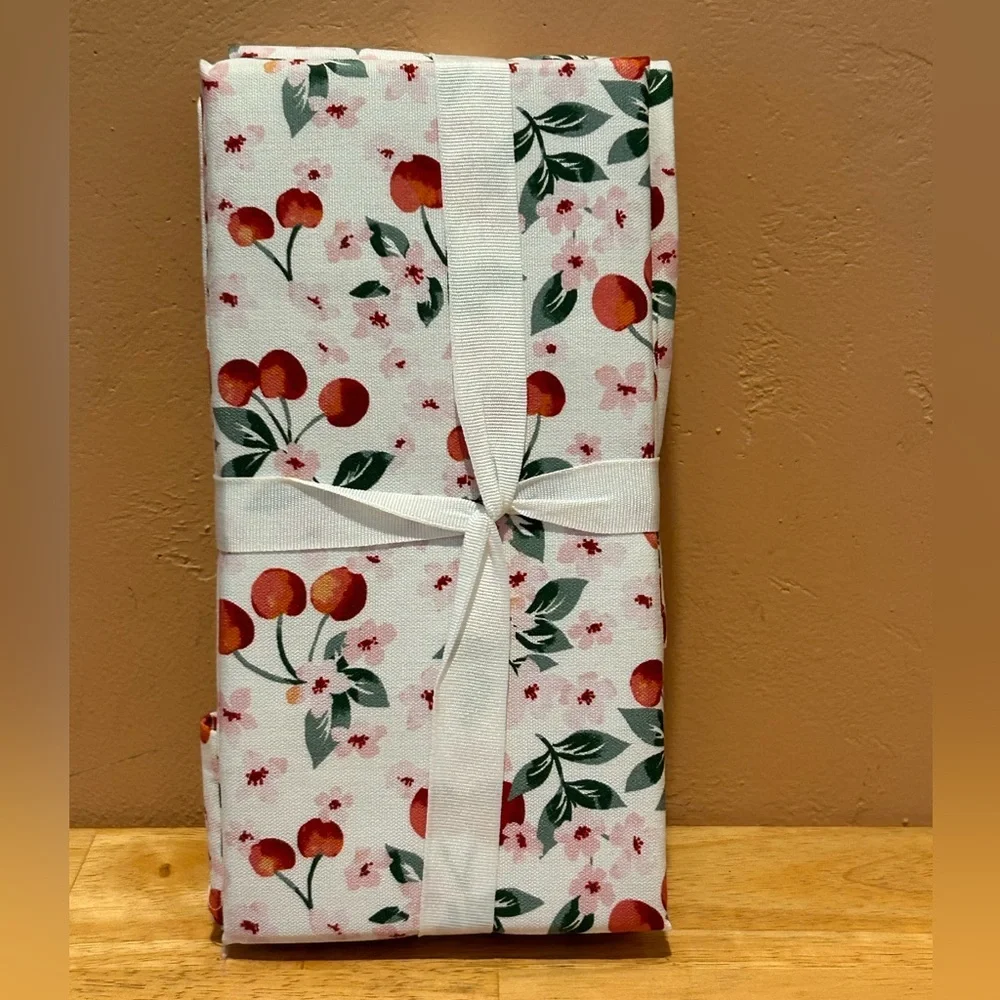 NWTS Love & Lace By Indigo Home Set of 4  Napkins With Cherry Floral Accents.